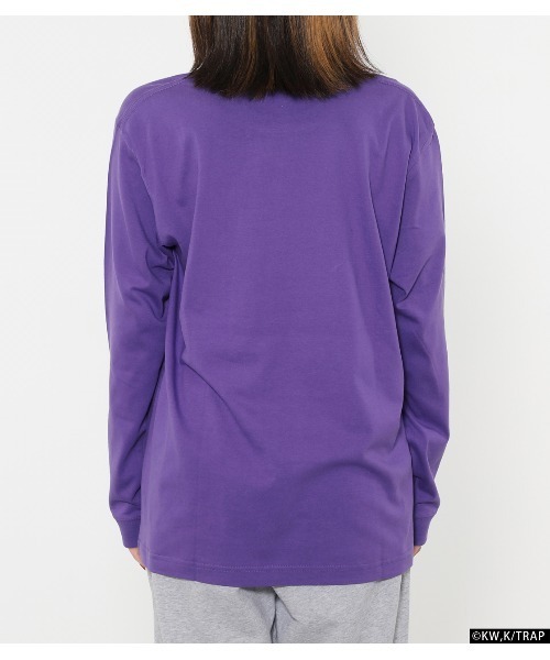 R4G（アールフォージー）の「［TVアニメ『東京リベンジャーズ』］SCENE PHOTO L/S TEE（Tシャツ/カットソー・メンズ・パープル/ホワイト・MEDIUM/LARGE/X-LARGE）」の4枚目の写真