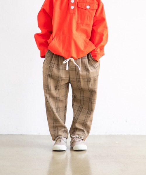 LOWRYS FARM(ローリーズファーム)の「ラナテックキノウタックパンツ 949129(その他パンツ・キッズ・ブラウン系その他/ベージュ系その他/カーキ/グレー・110cm/120cm/130cm)」の3枚目の写真