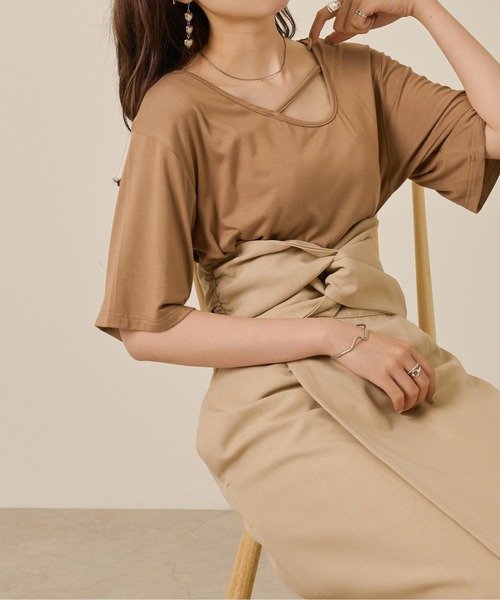 Ambre Neige（アンブルネージュ）の「アシンメトリートップス／【WEB/EC限定商品】（Tシャツ/カットソー・レディース・ダークブラウン/ベージュ・FREE）」の2枚目の写真