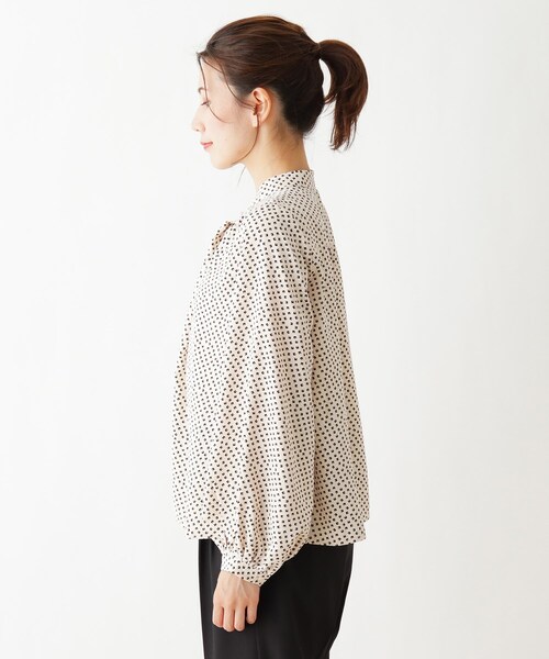 DRESKIP(ドレスキップ)の「◆パール調釦お袖ボリュームブラウス(シャツ/ブラウス・レディース・ダークオレンジ/ブラック系/ベージュ系その他7/ホワイト系3/ブラック・02/04/03)」の7枚目の写真