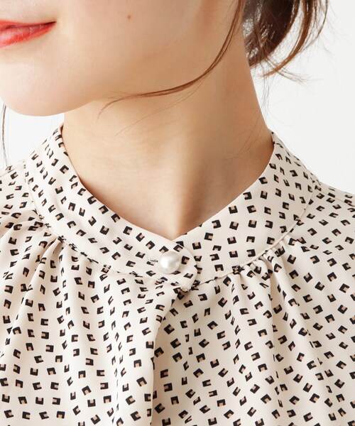 DRESKIP(ドレスキップ)の「◆パール調釦お袖ボリュームブラウス(シャツ/ブラウス・レディース・ダークオレンジ/ブラック系/ベージュ系その他7/ホワイト系3/ブラック・02/04/03)」の9枚目の写真