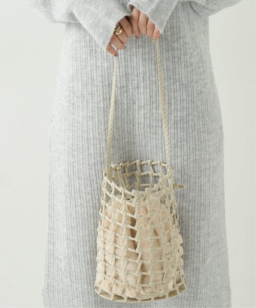RAY CASSIN（レイカズン）の「ファー巾着×フィッシュネットトート（ショルダーバッグ・レディース・ベージュ/イエロー/キナリ・FREE）」の2枚目の写真