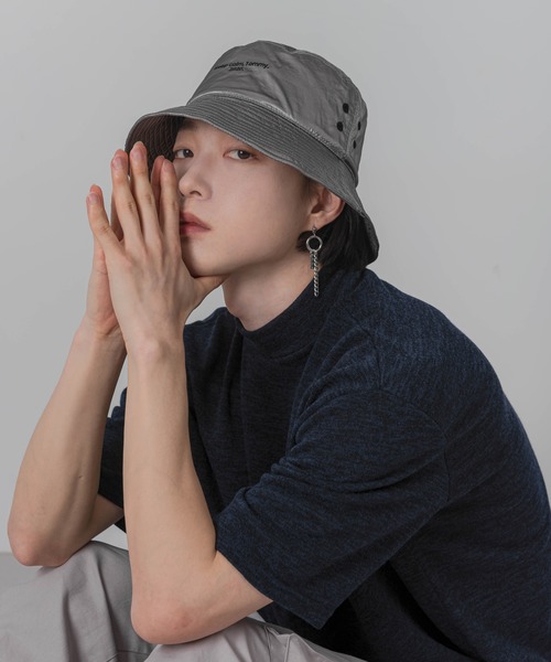 FOLLOWIN（フォロウィン）の「メタルライクバケットハット（ハット・レディース・ブラック/グレー/カーキ/シルバー・ONE SIZE）」の15枚目の写真