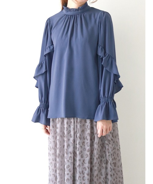 Te chichi(テチチ)の「ラッフルスリーブブラウス(シャツ/ブラウス・レディース・ブラウン/ブルー/ライトベージュ・フリ-)」の1枚目の写真