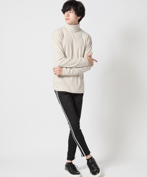 Beno(ビーノ)の「タートルネック マイクロスムース ロングスリーブ カットソー(Tシャツ/カットソー・メンズ・グレー/ベージュ/ブラック/オフホワイト・L/M/XL)」の14枚目の写真
