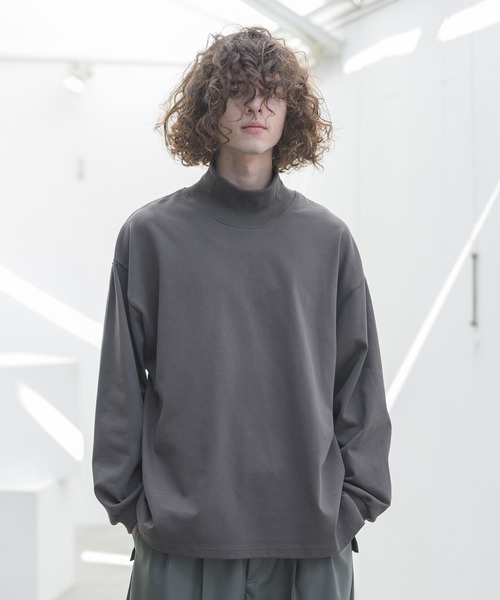 CASPER JOHN(キャスパージョン)の「Heavy weight mock neck loose long T-shirts/ヘビーウェイトモックネックルーズロンT(Tシャツ/カットソー・メンズ・ホワイト/チャコールグレー/ブラック/ベージュ/グレー・SMALL/MEDIUM/LARGE)」の4枚目の写真