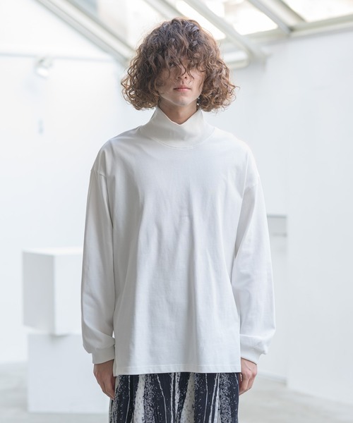 CASPER JOHN(キャスパージョン)の「Heavy weight mock neck loose long T-shirts/ヘビーウェイトモックネックルーズロンT(Tシャツ/カットソー・メンズ・ホワイト/チャコールグレー/ブラック/ベージュ/グレー・SMALL/MEDIUM/LARGE)」の8枚目の写真