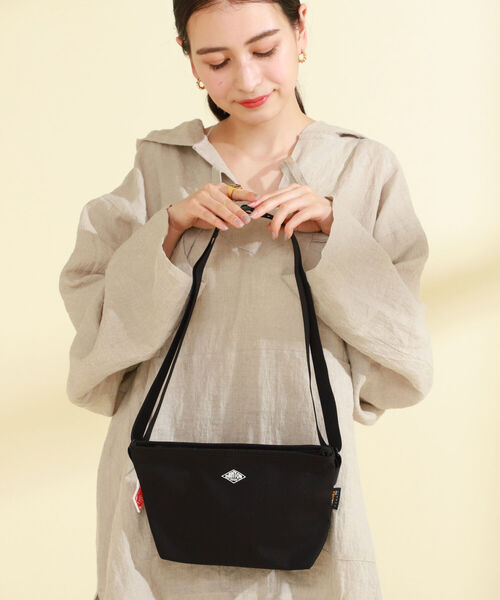 Ray BEAMS(レイビームス)の「DANTON / CORDURA ショルダー バッグ(ショルダーバッグ・レディース・ブラック/オフホワイト・ONE SIZE)」の3枚目の写真