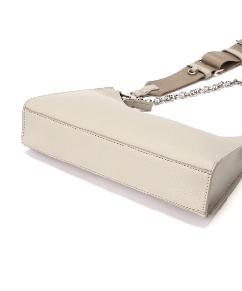 NATURAL BEAUTY BASIC（ナチュラルビューティーベーシック）の「チェーン＆クロスボディバッグ（ショルダーバッグ・レディース・オフホワイト/グレー・ﾌﾘ-）」の6枚目の写真