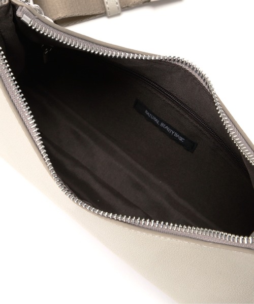 NATURAL BEAUTY BASIC（ナチュラルビューティーベーシック）の「チェーン＆クロスボディバッグ（ショルダーバッグ・レディース・オフホワイト/グレー・ﾌﾘ-）」の5枚目の写真