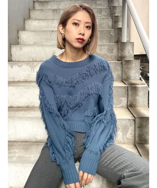 EMODA(エモダ)の「ランダムフリンジショートニット(ニット/セーター・レディース・ブラック/ブルー/アイボリー・FREE)」の3枚目の写真