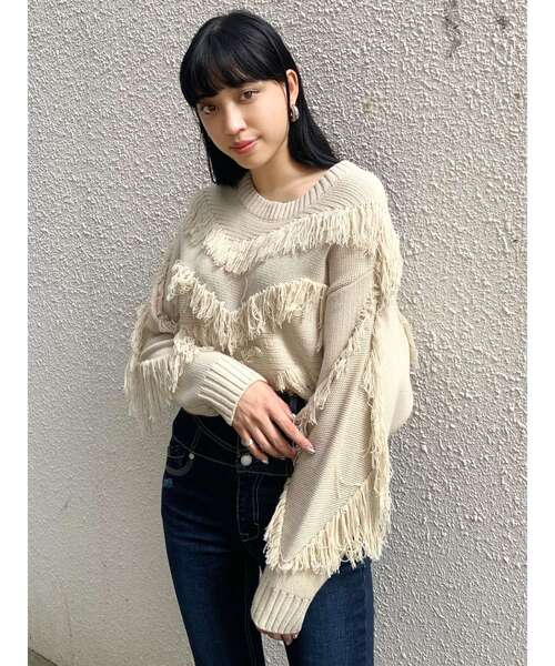 EMODA(エモダ)の「ランダムフリンジショートニット(ニット/セーター・レディース・ブラック/ブルー/アイボリー・FREE)」の7枚目の写真