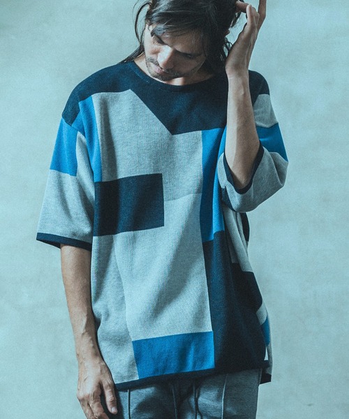 ANGENEHM（アンゲネーム）の「mn2516- ブロッキングサマーニットプルオーバー (MADE IN JAPAN) ニット（Tシャツ/カットソー・メンズ・ブルー/グレー/ブラウン・S/M/L）」の4枚目の写真