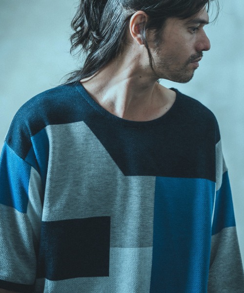 ANGENEHM（アンゲネーム）の「mn2516- ブロッキングサマーニットプルオーバー (MADE IN JAPAN) ニット（Tシャツ/カットソー・メンズ・ブルー/グレー/ブラウン・S/M/L）」の6枚目の写真