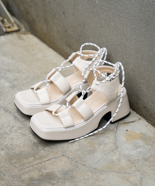 Kastane（カスタネ）の「バルキーレースアップサンダル（サンダル・レディース・アイボリー/ブラック・L/M）」の11枚目の写真