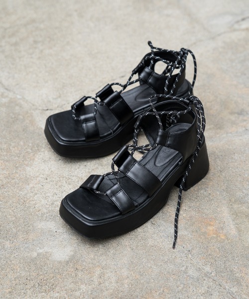 Kastane（カスタネ）の「バルキーレースアップサンダル（サンダル・レディース・アイボリー/ブラック・L/M）」の9枚目の写真