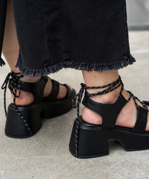 Kastane（カスタネ）の「バルキーレースアップサンダル（サンダル・レディース・アイボリー/ブラック・L/M）」の16枚目の写真