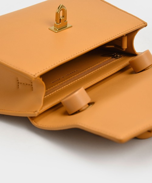 ★CHARLES&KEITH★Tallulah Braided Handle Trapeze Bag/送料込 ☆CHARLES&KEITH☆Tallulah Braided Handle Trapeze Bag/送料込