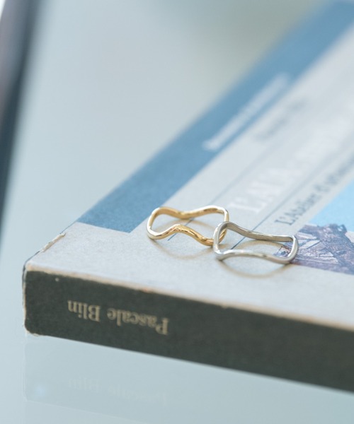 Aunt Marie's(アントマリーズ)の「シンプルウェーブリング(リング・レディース・シルバー/ゴールド・FREE)」の1枚目の写真