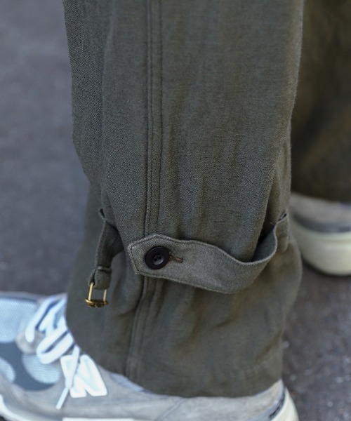 marka（マーカ）の「marka / マーカ：MOTOR CYCLE PANTS - wool×linen backsatin -：M22C-10PT01C[COR]（カーゴパンツ・メンズ・オリーブ・2）」の6枚目の写真