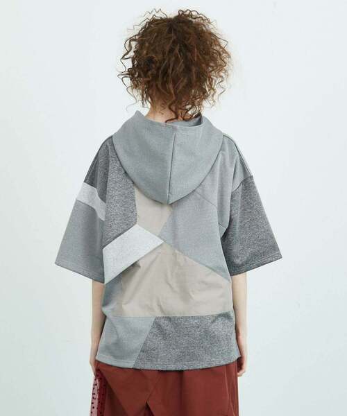 FRAPBOIS（フラボア）の「パッチフーディー（Tシャツ/カットソー・レディース・グレー/ブラック・1/2）」の4枚目の写真