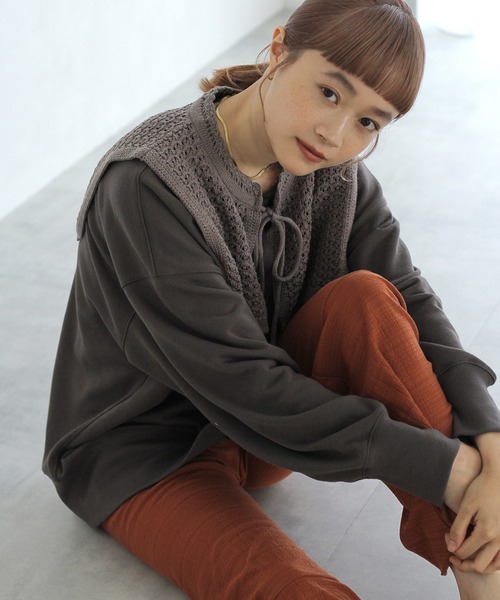 Crisp（クリスプ）の「レースカラーウェーブニット（ニット/セーター・レディース・チャコールグレー/アイボリー・FREE）」の3枚目の写真