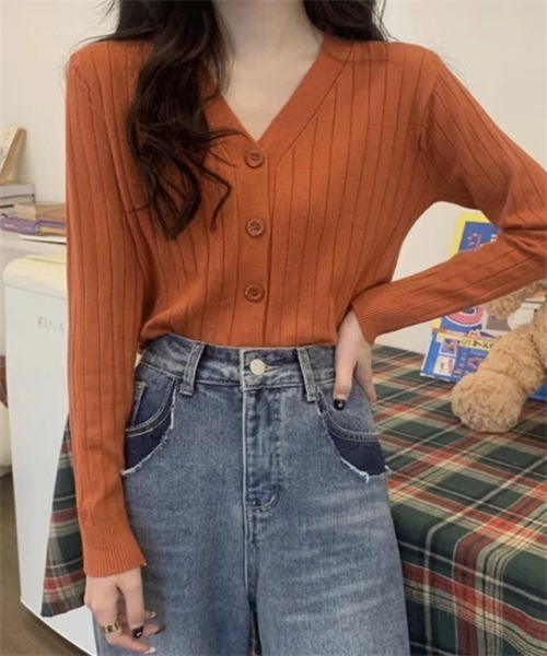 Dream garden（ドリームガーデン）の「Vネック　ニットカーディガン（カーディガン/ボレロ・レディース・ホワイト/ライトグレー/ブラック/ベージュ/ピンク/ボルドー/ライトベージュ/オリーブ/パープル/ブルー/キャメル/イエロー・FREE）」の10枚目の写真