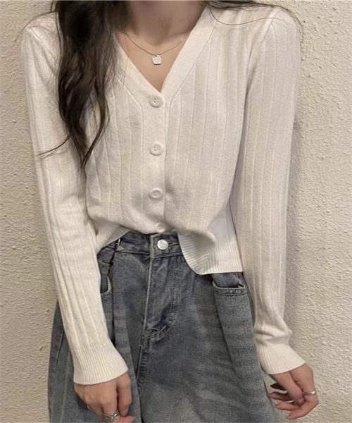 Dream garden（ドリームガーデン）の「Vネック　ニットカーディガン（カーディガン/ボレロ・レディース・ホワイト/ライトグレー/ブラック/ベージュ/ピンク/ボルドー/ライトベージュ/オリーブ/パープル/ブルー/キャメル/イエロー・FREE）」の2枚目の写真