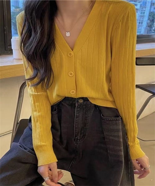 Dream garden（ドリームガーデン）の「Vネック　ニットカーディガン（カーディガン/ボレロ・レディース・ホワイト/ライトグレー/ブラック/ベージュ/ピンク/ボルドー/ライトベージュ/オリーブ/パープル/ブルー/キャメル/イエロー・FREE）」の9枚目の写真