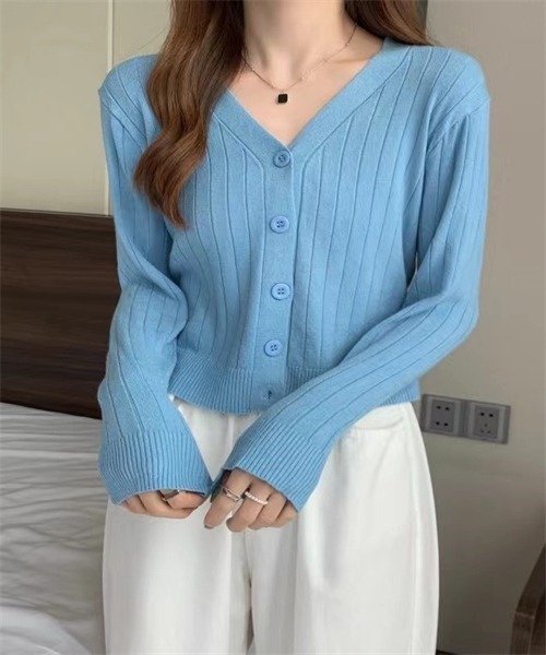 Dream garden（ドリームガーデン）の「Vネック　ニットカーディガン（カーディガン/ボレロ・レディース・ホワイト/ライトグレー/ブラック/ベージュ/ピンク/ボルドー/ライトベージュ/オリーブ/パープル/ブルー/キャメル/イエロー・FREE）」の8枚目の写真