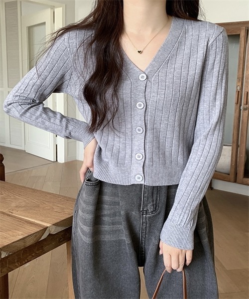 Dream garden（ドリームガーデン）の「Vネック　ニットカーディガン（カーディガン/ボレロ・レディース・ホワイト/ライトグレー/ブラック/ベージュ/ピンク/ボルドー/ライトベージュ/オリーブ/パープル/ブルー/キャメル/イエロー・FREE）」の4枚目の写真