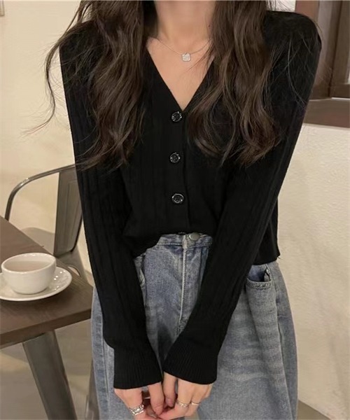 Dream garden（ドリームガーデン）の「Vネック　ニットカーディガン（カーディガン/ボレロ・レディース・ホワイト/ライトグレー/ブラック/ベージュ/ピンク/ボルドー/ライトベージュ/オリーブ/パープル/ブルー/キャメル/イエロー・FREE）」の3枚目の写真