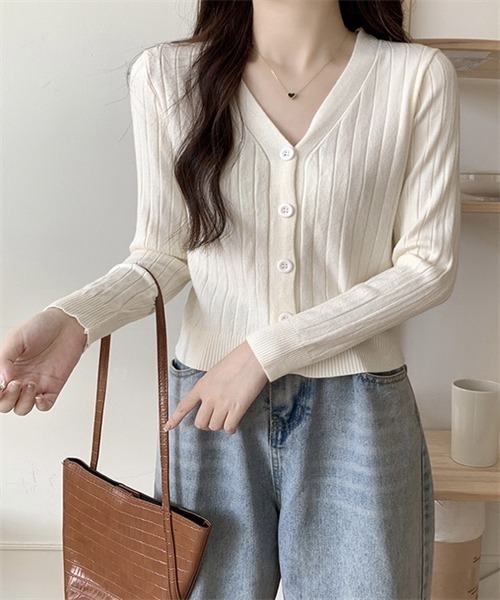 Dream garden（ドリームガーデン）の「Vネック　ニットカーディガン（カーディガン/ボレロ・レディース・ホワイト/ライトグレー/ブラック/ベージュ/ピンク/ボルドー/ライトベージュ/オリーブ/パープル/ブルー/キャメル/イエロー・FREE）」の15枚目の写真