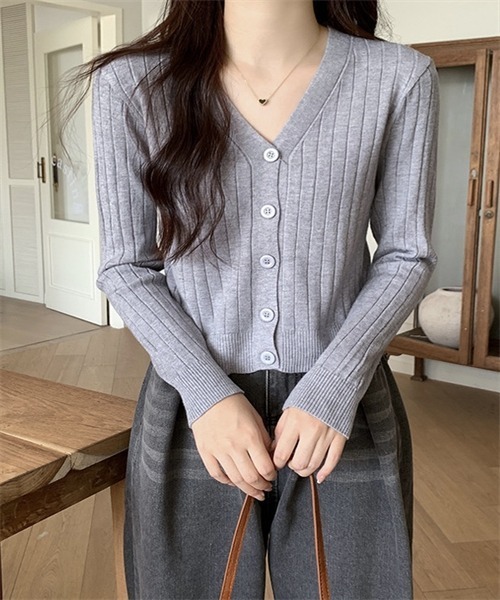 Dream garden（ドリームガーデン）の「Vネック　ニットカーディガン（カーディガン/ボレロ・レディース・ホワイト/ライトグレー/ブラック/ベージュ/ピンク/ボルドー/ライトベージュ/オリーブ/パープル/ブルー/キャメル/イエロー・FREE）」の16枚目の写真