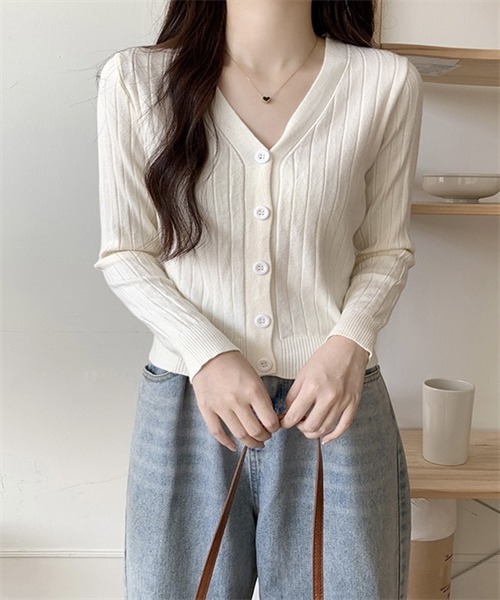 Dream garden（ドリームガーデン）の「Vネック　ニットカーディガン（カーディガン/ボレロ・レディース・ホワイト/ライトグレー/ブラック/ベージュ/ピンク/ボルドー/ライトベージュ/オリーブ/パープル/ブルー/キャメル/イエロー・FREE）」の13枚目の写真