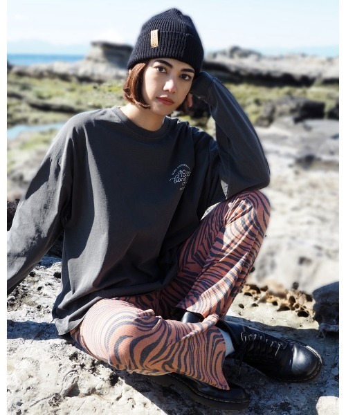 BILLABONG（ビラボン）の「BILLABONG レディース CLEAN SCRIPT LOGO LS TEE ロンＴ 【2022年秋冬モデル】/ビラボン長袖ロンT（Tシャツ/カットソー・レディース・ライトブルー/ブラック/オフホワイト/レンガ・MEDIUM/LARGE）」の2枚目の写真
