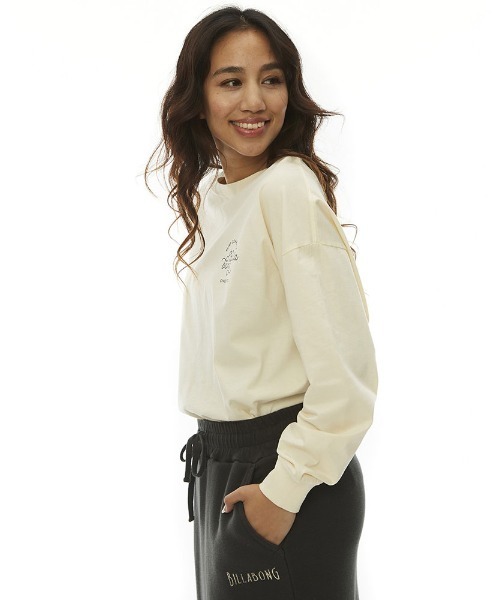 BILLABONG（ビラボン）の「BILLABONG レディース CLEAN SCRIPT LOGO LS TEE ロンＴ 【2022年秋冬モデル】/ビラボン長袖ロンT（Tシャツ/カットソー・レディース・ライトブルー/ブラック/オフホワイト/レンガ・MEDIUM/LARGE）」の13枚目の写真