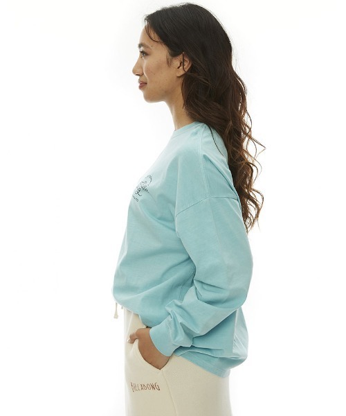 BILLABONG（ビラボン）の「BILLABONG レディース CLEAN SCRIPT LOGO LS TEE ロンＴ 【2022年秋冬モデル】/ビラボン長袖ロンT（Tシャツ/カットソー・レディース・ライトブルー/ブラック/オフホワイト/レンガ・MEDIUM/LARGE）」の10枚目の写真