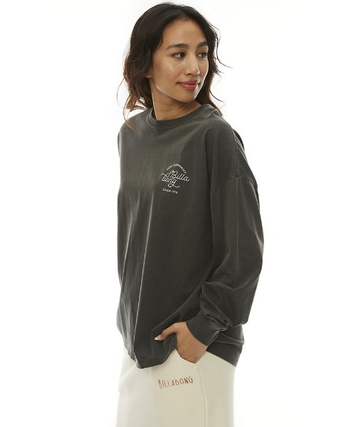 BILLABONG（ビラボン）の「BILLABONG レディース CLEAN SCRIPT LOGO LS TEE ロンＴ 【2022年秋冬モデル】/ビラボン長袖ロンT（Tシャツ/カットソー・レディース・ライトブルー/ブラック/オフホワイト/レンガ・MEDIUM/LARGE）」の17枚目の写真