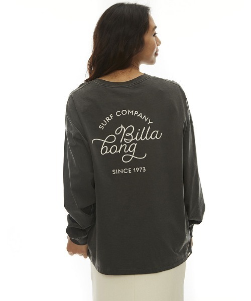 BILLABONG（ビラボン）の「BILLABONG レディース CLEAN SCRIPT LOGO LS TEE ロンＴ 【2022年秋冬モデル】/ビラボン長袖ロンT（Tシャツ/カットソー・レディース・ライトブルー/ブラック/オフホワイト/レンガ・MEDIUM/LARGE）」の6枚目の写真