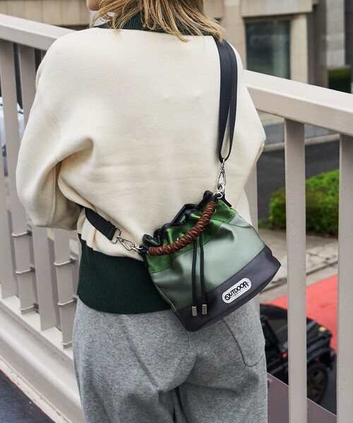 OUTDOOR PRODUCTS(アウトドアプロダクツ)の「OUTDOOR PRODUCTS/アウトドアプロダクツ 【別注カラーあり】サテンミニショルダードロストバッグ(ショルダーバッグ・レディース・ピンク/ブラウン系その他/ブルーグリーン/チャコールグレー/ブラウン・ONE SIZE)」の4枚目の写真