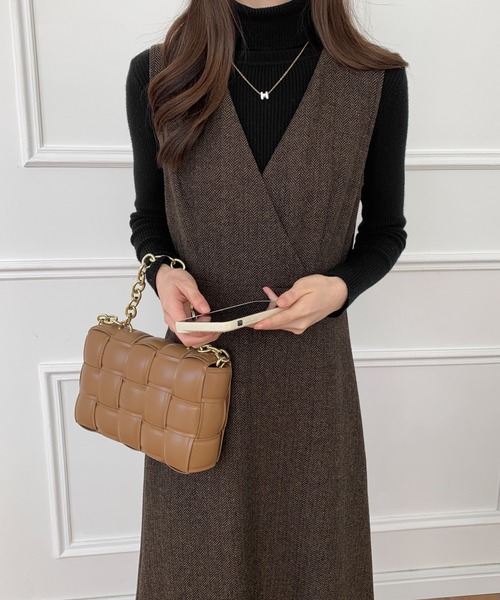 ECLIN(エクラン)の「カシュクールAラインフレアジャンパースカート(ワンピース・レディース・ブラック/ブラウン/グレー・S/M)」の4枚目の写真