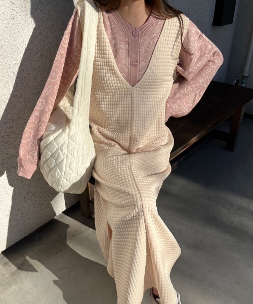 nemne store（ネンネストア）の「【低身長用サイズあり】ぽこぽこジャガードVスリットワンピース（ワンピース・レディース・アイボリー/ブラック・SMALL/MEDIUM）」の3枚目の写真