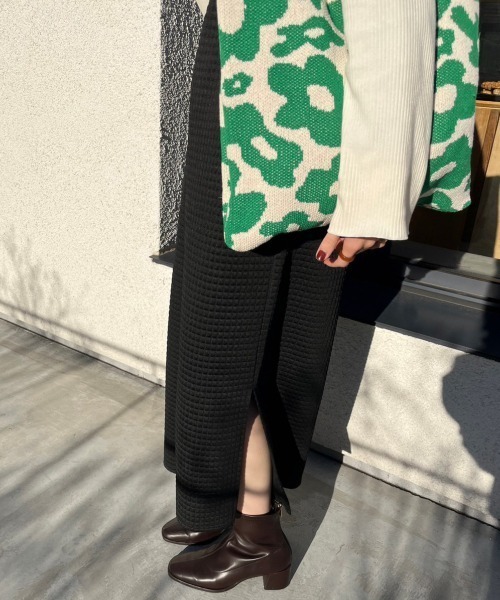 nemne store（ネンネストア）の「【低身長用サイズあり】ぽこぽこジャガードVスリットワンピース（ワンピース・レディース・アイボリー/ブラック・SMALL/MEDIUM）」の6枚目の写真