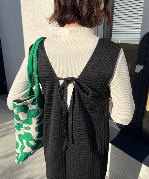 nemne store（ネンネストア）の「【低身長用サイズあり】ぽこぽこジャガードVスリットワンピース（ワンピース・レディース・アイボリー/ブラック・SMALL/MEDIUM）」の4枚目の写真