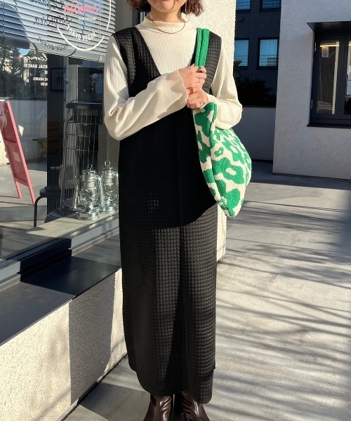 nemne store（ネンネストア）の「【低身長用サイズあり】ぽこぽこジャガードVスリットワンピース（ワンピース・レディース・アイボリー/ブラック・SMALL/MEDIUM）」の8枚目の写真