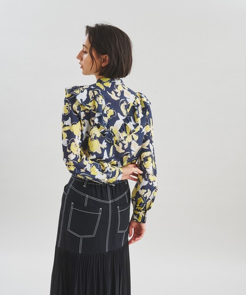 GRACE CONTINENTAL（グレースコンチネンタル）の「ペイントフラワーブラウス（シャツ/ブラウス・レディース・ネイビー/ホワイト・36/38）」の18枚目の写真