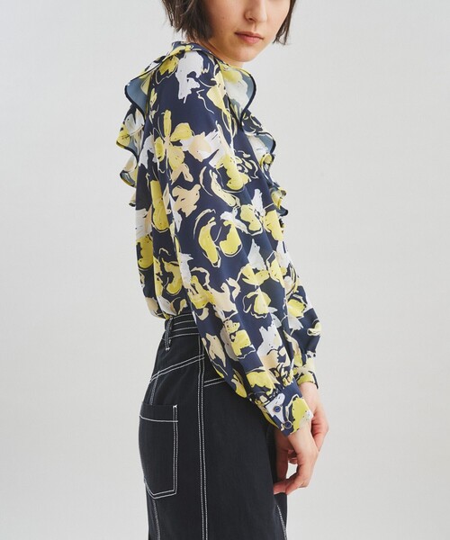 GRACE CONTINENTAL（グレースコンチネンタル）の「ペイントフラワーブラウス（シャツ/ブラウス・レディース・ネイビー/ホワイト・36/38）」の19枚目の写真