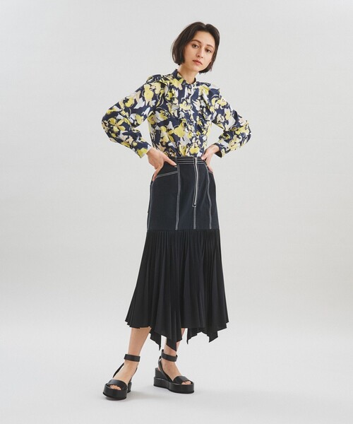 GRACE CONTINENTAL（グレースコンチネンタル）の「ペイントフラワーブラウス（シャツ/ブラウス・レディース・ネイビー/ホワイト・36/38）」の20枚目の写真