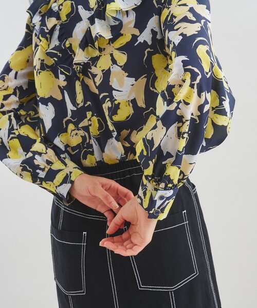GRACE CONTINENTAL（グレースコンチネンタル）の「ペイントフラワーブラウス（シャツ/ブラウス・レディース・ネイビー/ホワイト・36/38）」の22枚目の写真